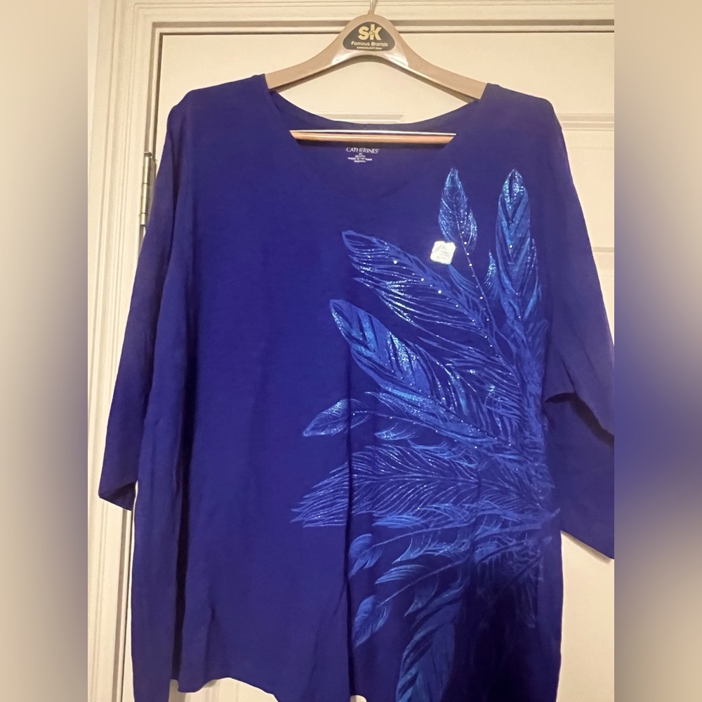 NWOT 3/4 length sleeve tee from Catherine’s with Feather detail